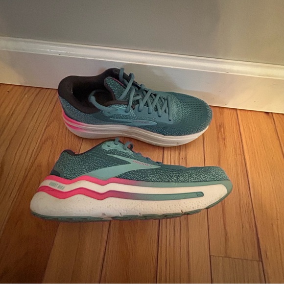 Brooks Shoes - Brooks Ghost Max 2 Women's Shoes - Teal and Pink